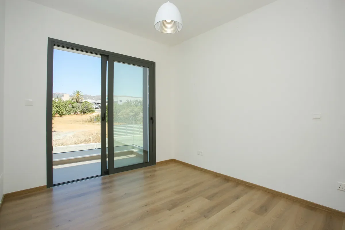 Three-Bedroom Villas in a Green Part of Mesogi