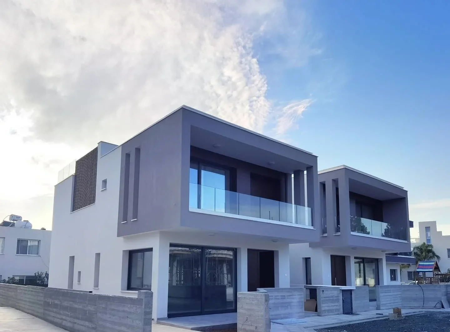 Three-Bedroom Villas in a Green Part of Mesogi